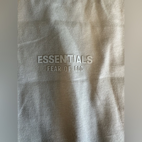 Essentials size medium - Picture 4 of 6